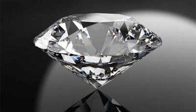 ​莫桑石和钻石有区别吗图片 莫桑石和钻石有区别吗值钱吗