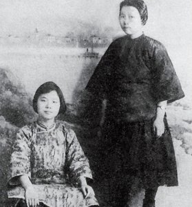 ​1969年，赵世兰临终前握住李鹏的手，说：我没有对不起党和人民