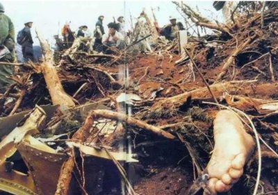 ​1985年，日航123航班坠机事件，近万米高空尾翼突然爆炸520人遇难