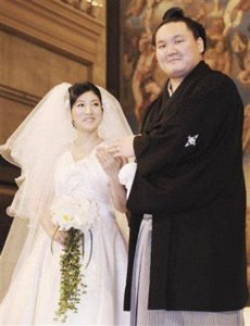 ​相扑的魅力：揭秘为何日本女人追逐相扑选手