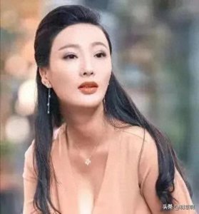 ​中国乳神王李丹妮再惊艳，网友直呼“有点过火
