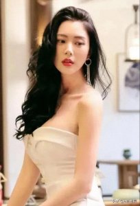 ​身材与颜值美到爆棚的“尤物”——克拉拉！