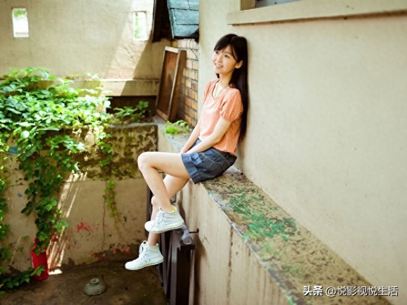 凭借清风拂面走红网络的宋伊人,突显少女气质,演技引网友称赞