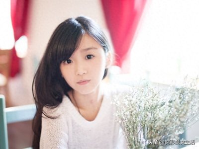 ​凭借清风拂面走红网络的宋伊人，突显少女气质，演技引网友称赞