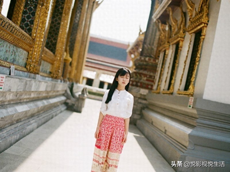 凭借清风拂面走红网络的宋伊人,突显少女气质,演技引网友称赞