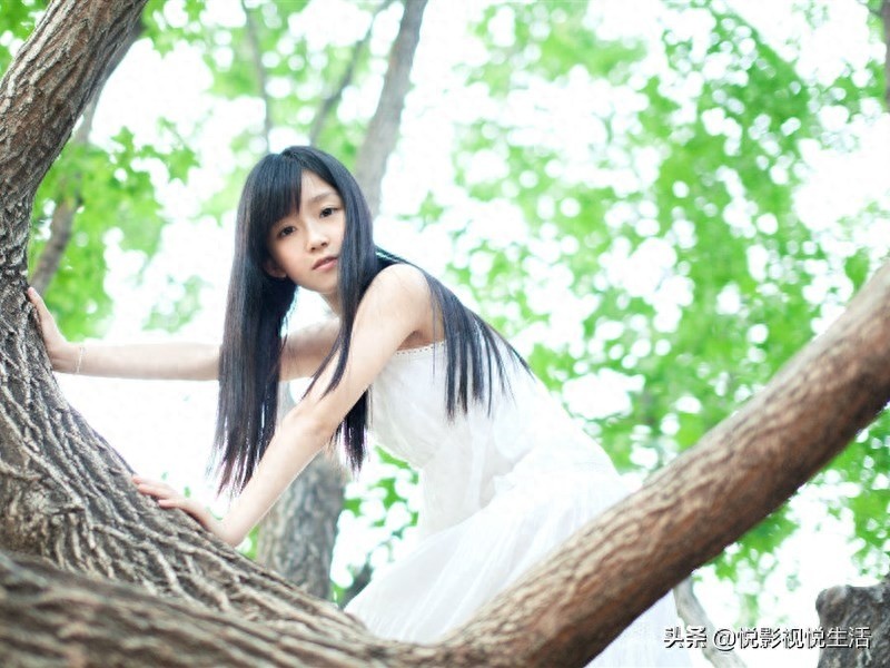 凭借清风拂面走红网络的宋伊人,突显少女气质,演技引网友称赞