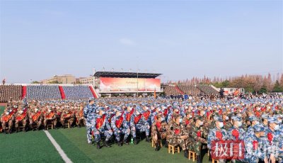 ​千余名士官生从这里走向军营，武昌职院举行定向士官生送兵大会