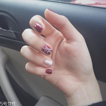好看的红丝绒美甲 适合新年的酒红色美甲 好看的红丝绒美甲 适合新年的酒红色美甲
