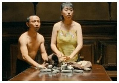 ​那位在《让子弹飞》电影中肚兜一下被扯飞的女孩，如今家喻户晓！