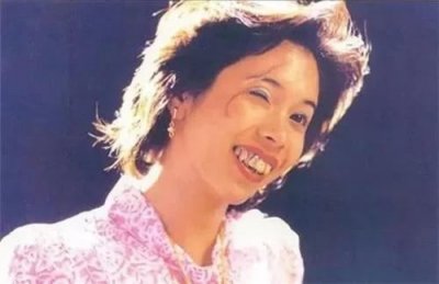 ​她是星爷电影中的丑女，真实照片曝光网友直呼被骗，这不是王祖贤
