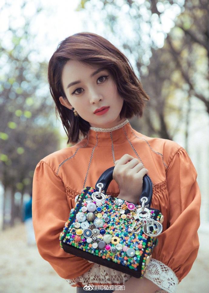 赵丽颖尴尬撞衫baby 造型瞬间被秒杀!网友:这鞋让丽颖老了十岁