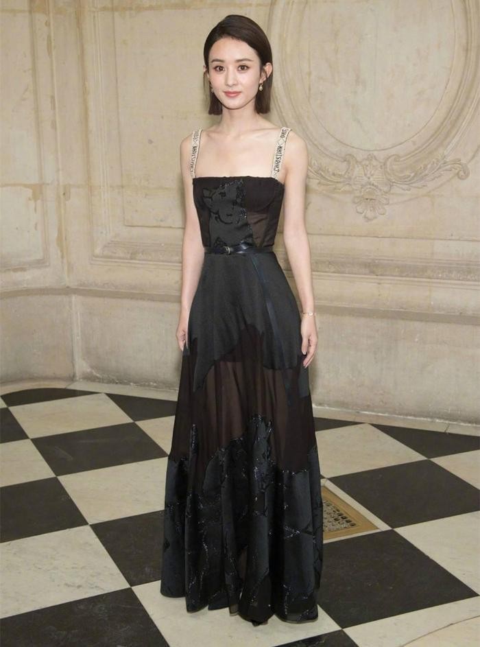 赵丽颖尴尬撞衫baby 造型瞬间被秒杀!网友:这鞋让丽颖老了十岁