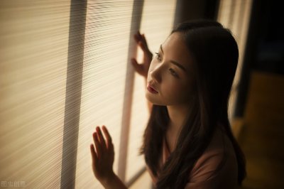 ​军婚重生文：重回新婚夜她不再逃跑，扑倒首长新郎直接洞房生包子
