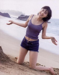 ​80后“神颜甜妹”，顶级骨相，老天追着喂饭吃，她却自毁前程