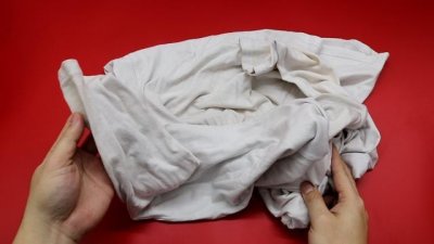 ​白衣服别只用清水洗，教你正确方法，衣服洗得白白净净特别好用。