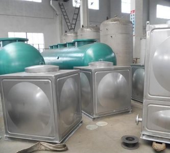 ​膨胀水箱，什么是汽车膨胀水箱？干么用的啊？