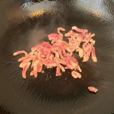 芹菜炒粉条的做法（脆嫩滑爽的的芹菜粉条家常做法）