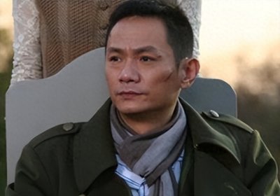 ​影帝果静林，娶了青梅竹马的初恋，在妻子患癌离世后，单身15年