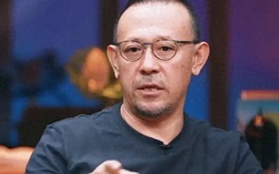 ​浪子姜文，与外国老婆离婚娶小15岁周韵，不是花心而是真的爱她