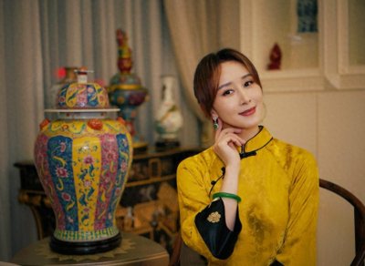 ​富豪老公被曝四个老婆，但她依旧是最好命女星！