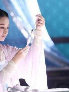 ​蜡烛成灰泪始干(蜡炬成灰泪始干发生了氧化还原反应吗)