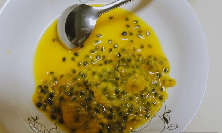 百香果切开里面都是水是坏了吗