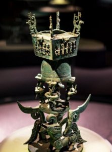 ​青铜之冠指的是什么青铜器，出土文物青铜之冠指的是？