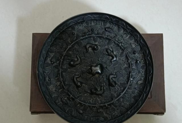 青铜之冠指的是什么青铜器，出土文物青铜之冠指的是？图2