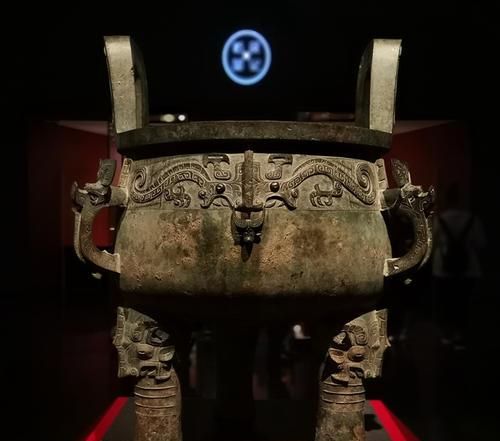 青铜之冠指的是什么青铜器，出土文物青铜之冠指的是？图8