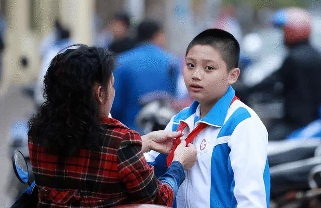 曹文轩和郑渊洁事件(好牌打烂了知名作家曹文轩课外读物惹争议)(8)