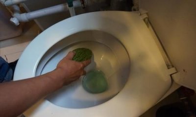 ​马桶结石特厚咋处理,马桶结块厚垢怎么清理 马桶清理的注意事项有哪些