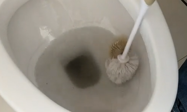 马桶结石特厚咋处理,马桶结块厚垢怎么清理 马桶清理的注意事项有哪些图8