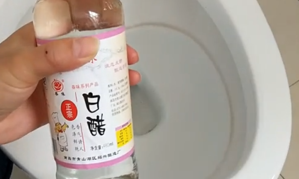 马桶结石特厚咋处理,马桶结块厚垢怎么清理 马桶清理的注意事项有哪些图4