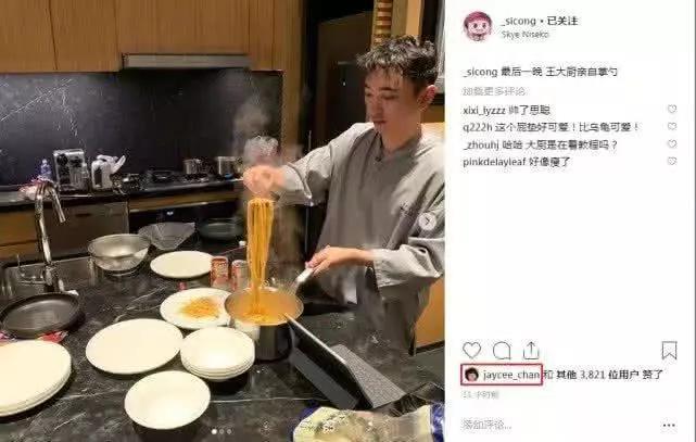 网曝杨幂李易峰在三里屯搂腰亲吻?两人行程透露实情真相