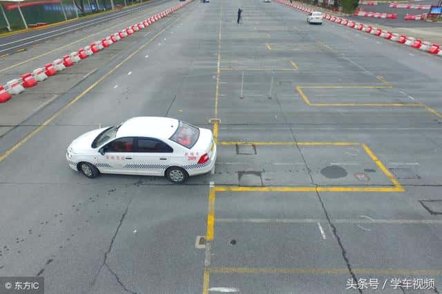 倒库打方向盘视频（倒库怎么打方向盘图解）