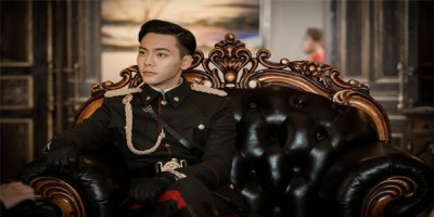 陈伟霆《老九门》霸气点天灯,痛骂日本人展身手,赵丽颖秒变花痴