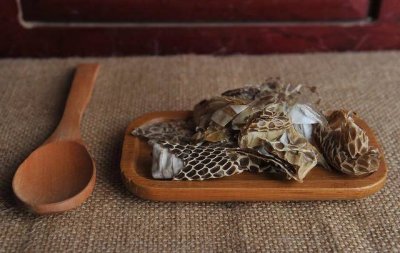 ​阴囊潮湿是什么原因 症状 阴囊潮湿是什么原因百度知道