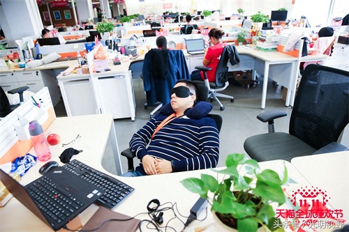 双十一夜总部狂欢烤全羊、抢红包,淘宝小二大狂欢