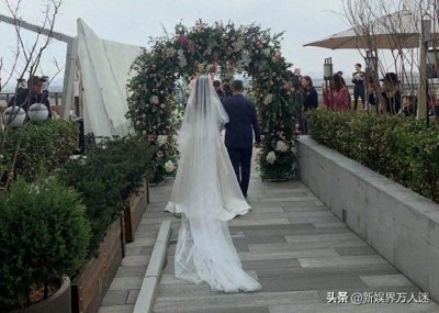 ​朱珠老公不简单，才财貌三全，清华任教长相佳，是2家公司老板