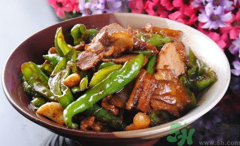 农家小炒肉是放什么酱炒的?农家小炒肉用什么辣椒酱?