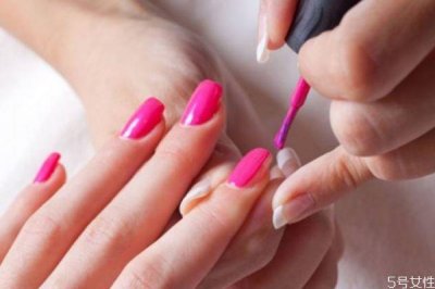 ​经常做美甲的坏处 为什么不能经常做美甲