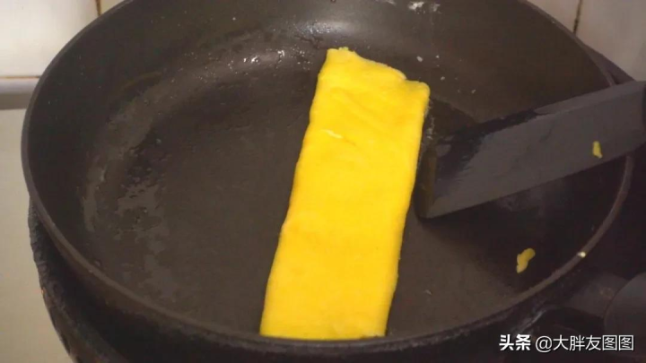 奶油的各种吃法大全（软噗噗的奶油鸡蛋饼做法）