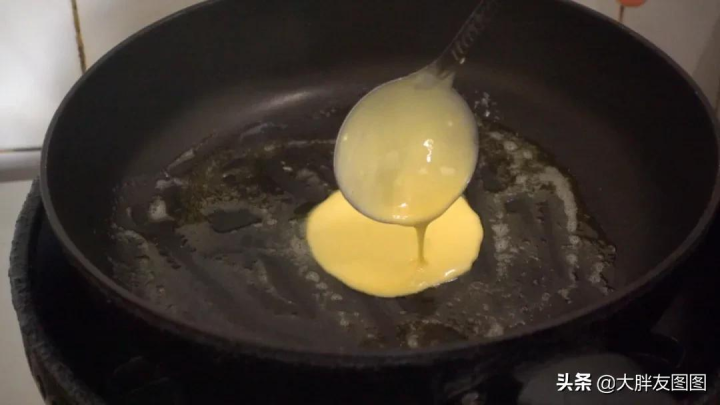 奶油的各种吃法大全（软噗噗的奶油鸡蛋饼做法）