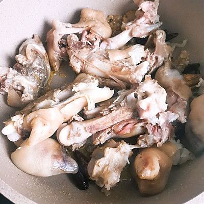 烧猪蹄的家常做法(超好吃的红烧猪蹄做法分享)