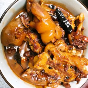 ​烧猪蹄的家常做法（超好吃的红烧猪蹄做法分享）