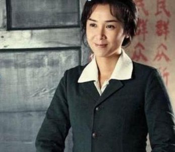 ​蒋雯丽儿子近照曝光，高高瘦瘦像极父亲，出生在美国至今未出道