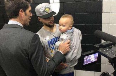 ​库里的基因有多强？2岁儿子腿长超8岁姐姐，球迷：这是两岁？