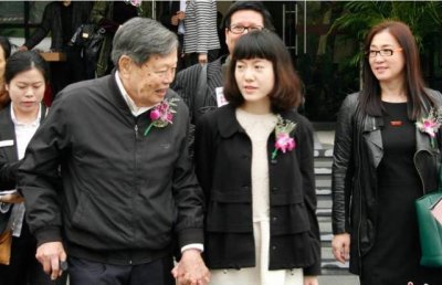 ​翁帆产下一子是谁的（翁帆产下一子真的吗）