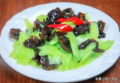 ​木耳和什么炒好吃又营养？和它是绝配，清脆爽口，营养不流失