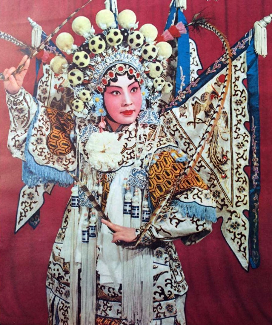 李炳淑老照片：《龙江颂》中江水英 78岁仍美丽 与丈夫恩爱一辈子